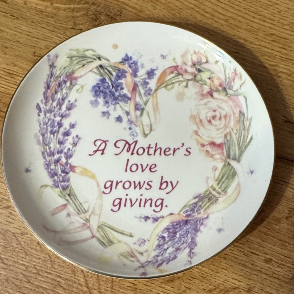 Paula's Choice Heartfelt Floral Plate